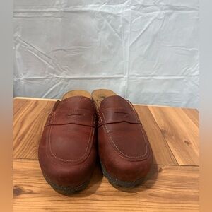 OTBT Women's Chestnut Leather Slip-On Clogs